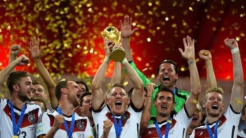 詹姆斯或将与库里联手加盟勇士？美媒曝史诗级交易方案