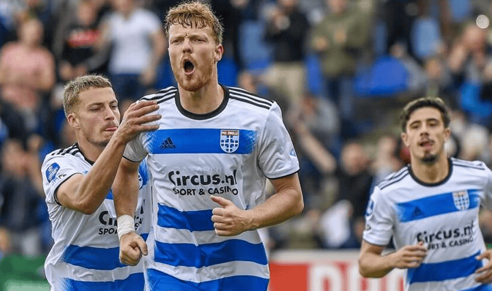 在接受采访 在接受采访